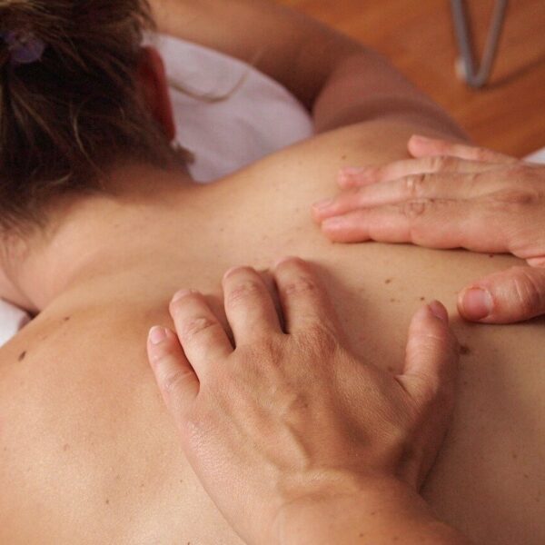 tuina massage bei einer Frau