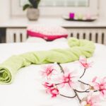 Dekoration auf Massageliege