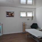 Massageraum im Studio mit Liege